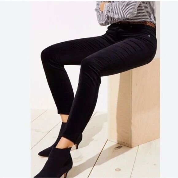 ANN TAYLOR | 'The Skinny' Modern Fit Velvet Pants - size 0 in Black - Picture 1 of 11